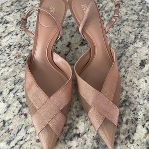 Mesh pointy toe slingback kitten heels